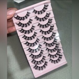 Voluminous Black False Eyelashes Set